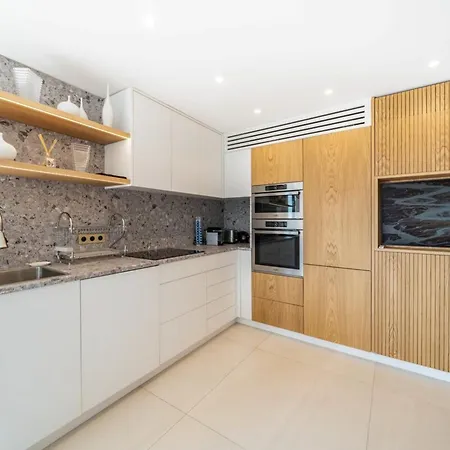Apartment Sublime 3 Bedroom With Roof Terrace