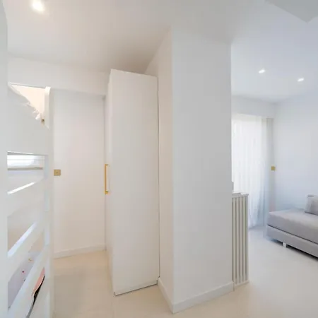 Sublime 3 Bedroom With Roof Terrace Apartment *