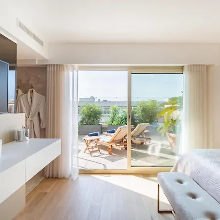 Sublime 3 Bedroom With Roof Terrace Apartment *